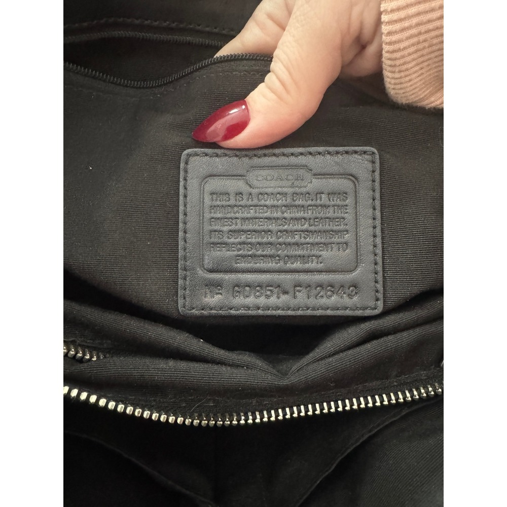 COACH Vintage Y2k Hampton Signature Canvas Shoulder Bag B/W Coach Scarf - Picture 6 of 14